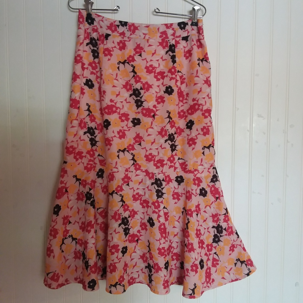 SHEIN women's skirt in size med. Pretty summer colors.